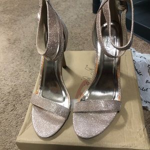 8.5 strappy  dress heel champagne glitter